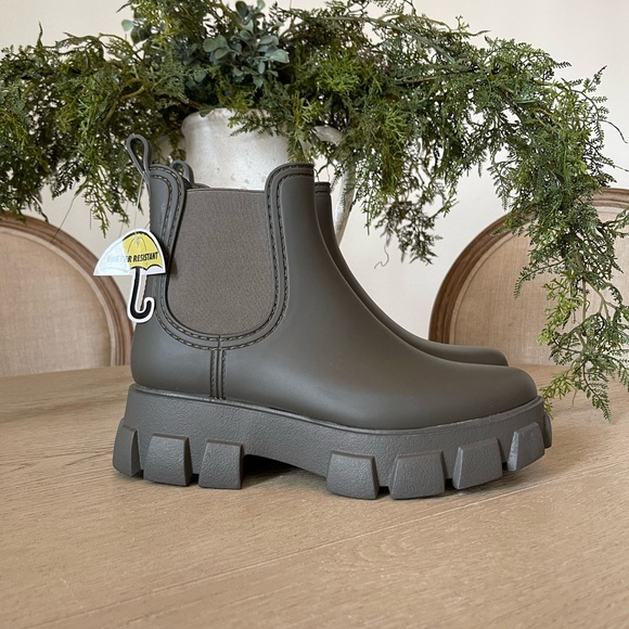 JEFFREY CAMPBELL Lugged Chelsea Rain Boots - Size 10 - Picture 4 of 8
